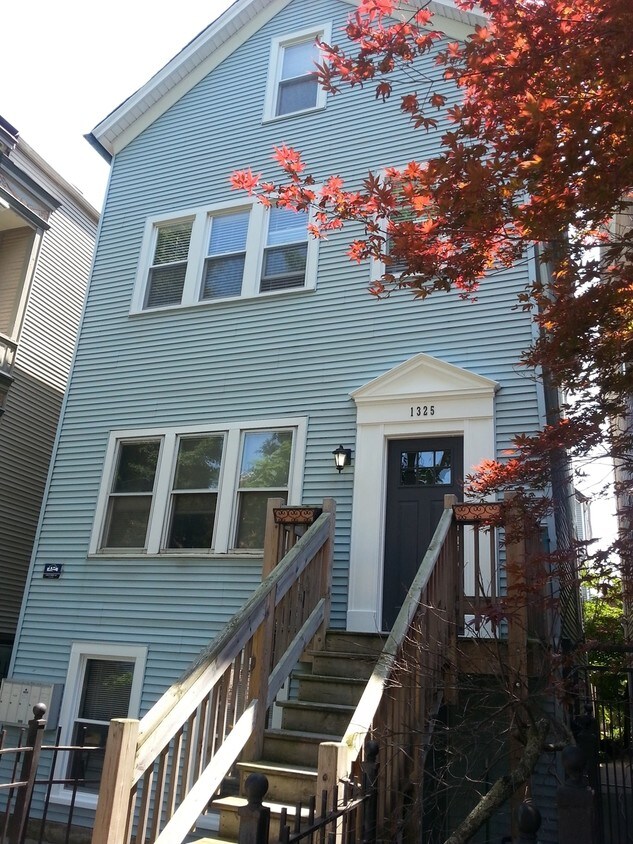 Foto principal - 1325 W Barry Ave