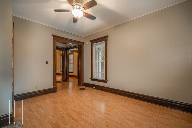 Building Photo - 860-862-862 Dennison Ave