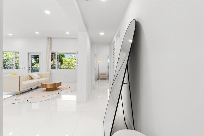 Foto del edificio - 1581 Normandy Dr