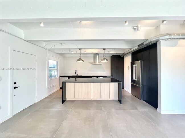 Foto del edificio - 6815 Edgewater Dr