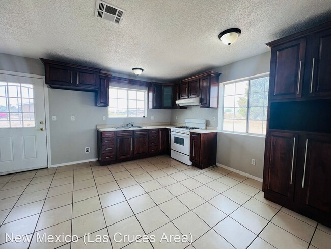 Building Photo - 2 br, 1 bath House - 917 Mesilla Dr.