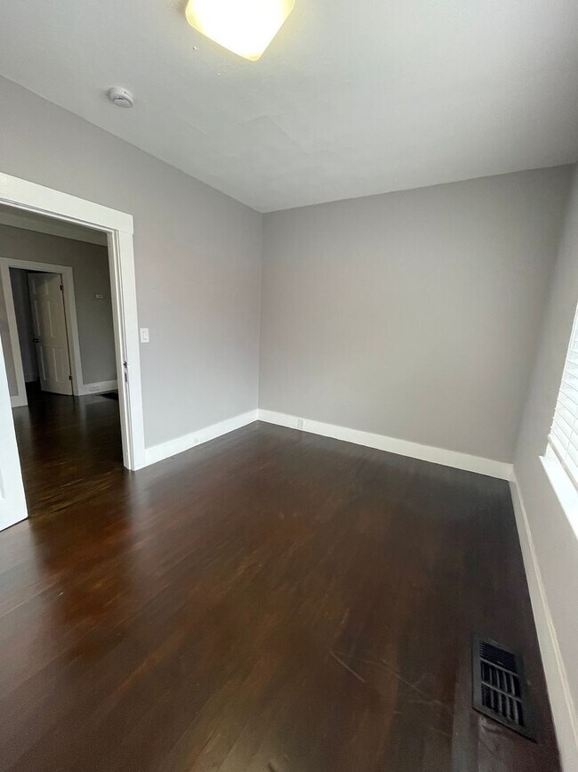 Foto del edificio - 869 Brockhurst St