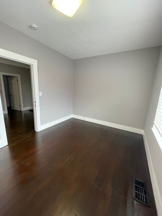 Building Photo - 869 Brockhurst St