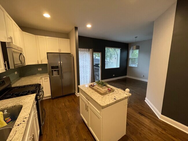 Building Photo - 3206 Highland Ave