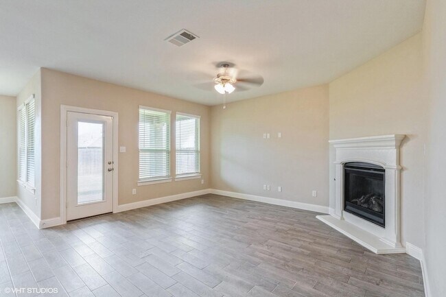 Foto del edificio - 10709 Klondike Ln