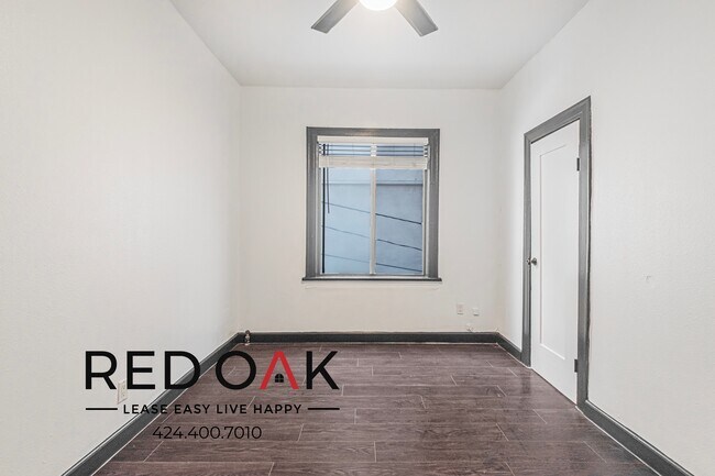 Foto del edificio - 5849 Sunset Blvd