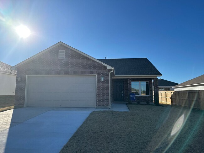 Building Photo - Save $500 + NO HIDDEN FEES - Don’t Miss This 3 Bed, 2 Bath Gem in Oneta Farms