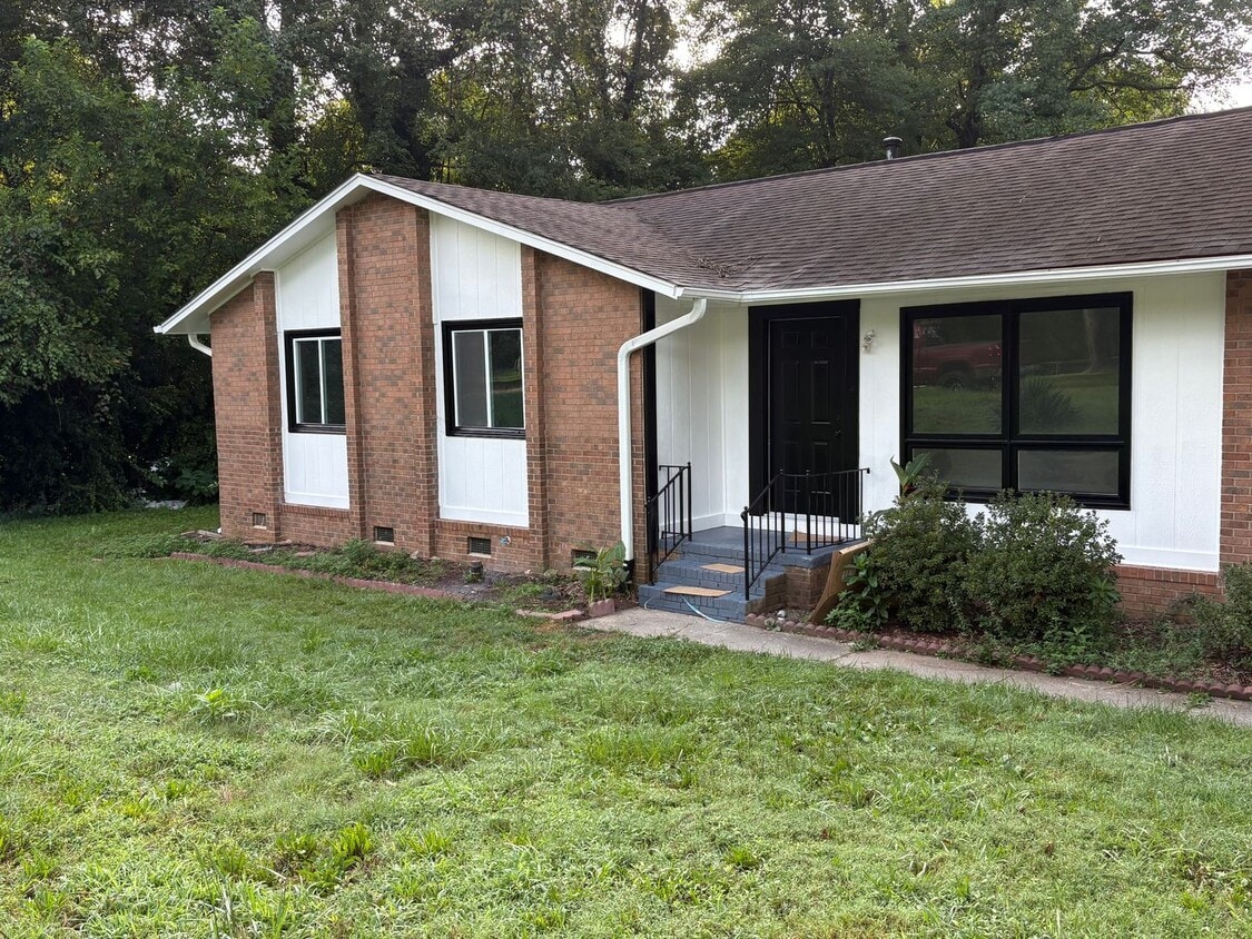 Primary Photo - ? For Rent – Newly Renovated 3BR/2BA Home ...