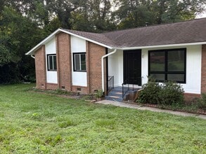 Building Photo - 2102 Briarcliff Dr