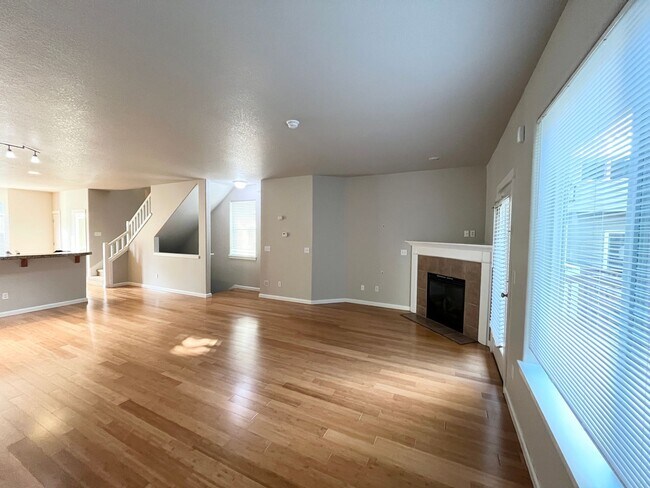 Foto del edificio - *$500 OFF FIRST FULL MONTH'S RENT* Bright ...