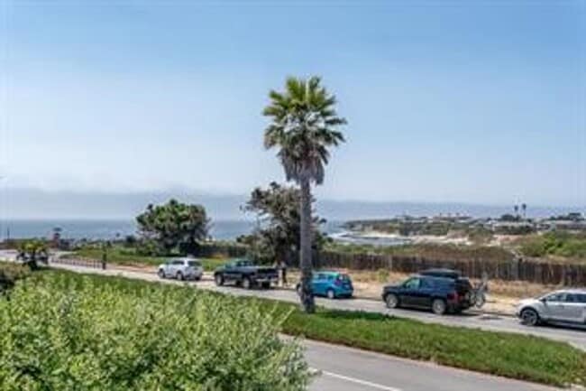 Building Photo - W Cliff Dr 3 bedroom home available now!