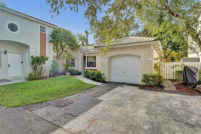 Building Photo - 9836 NW 9th Ct