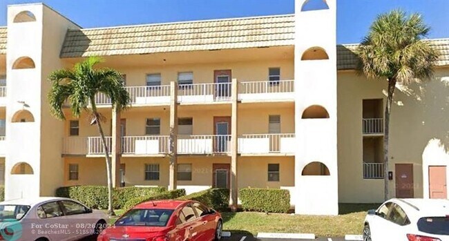Foto del edificio - 8280 Sunrise Lakes Blvd
