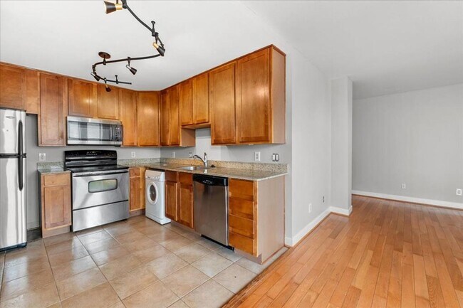Building Photo - 5630 Pershing Ave