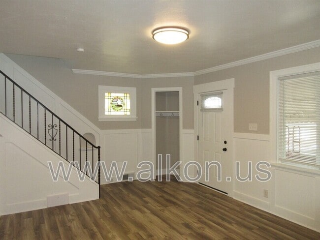 Building Photo - 818 Woodbourne Ave