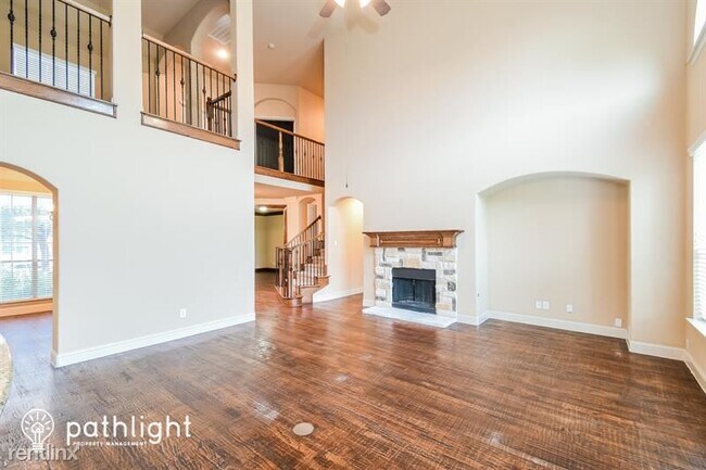 Building Photo - 5 br, 4.5 bath House - 3212 Pamplona