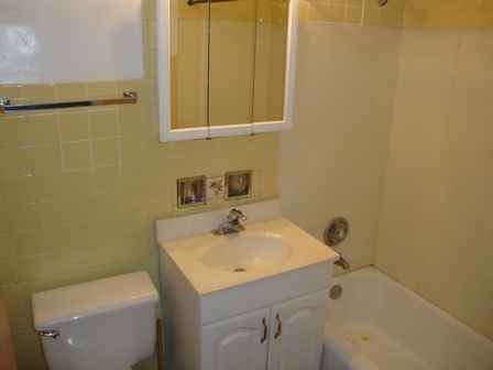 Bathroom - 4315 95th St