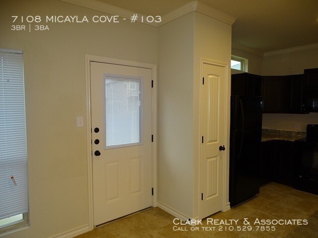 Foto del edificio - 7108 Micayla Cove