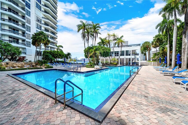 Foto del edificio - 3600 Mystic Pointe Dr