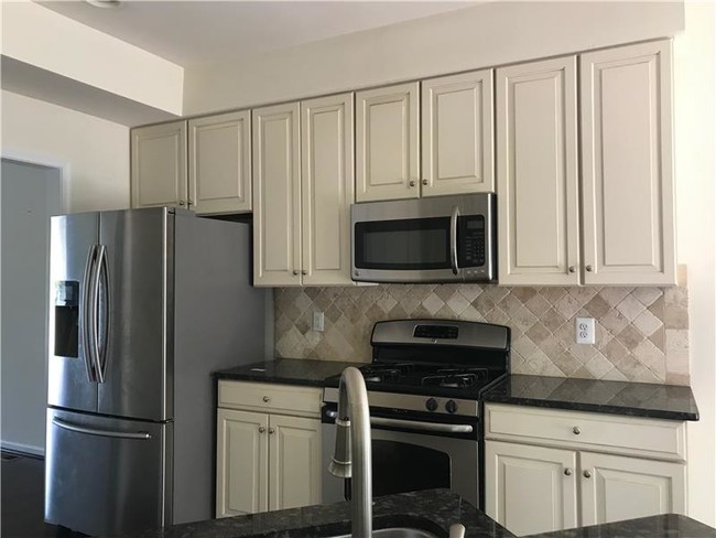 Foto del edificio - 1229 Derry Ln