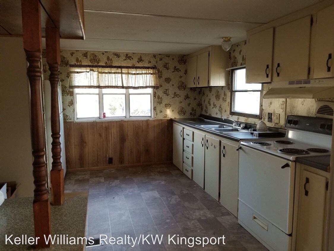 Building Photo - 2 br, 1 bath House - 618 Peach Orchard Dr