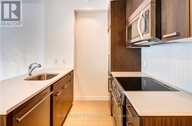 Photo du bâtiment - 295 Adelaide St W