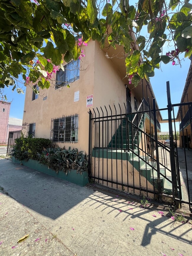 Photo - 7400 S Hoover St (Los Angeles, CA) Apartment