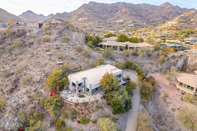 Building Photo - 7044 N Hillside Dr