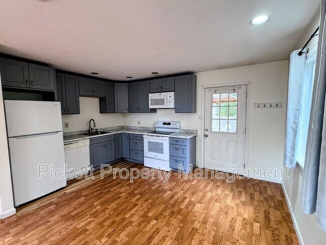 Foto del edificio - 12812 Lake Ave NW