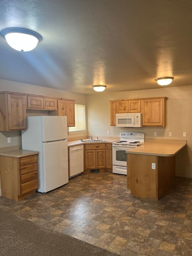 Building Photo - Jared Duplex