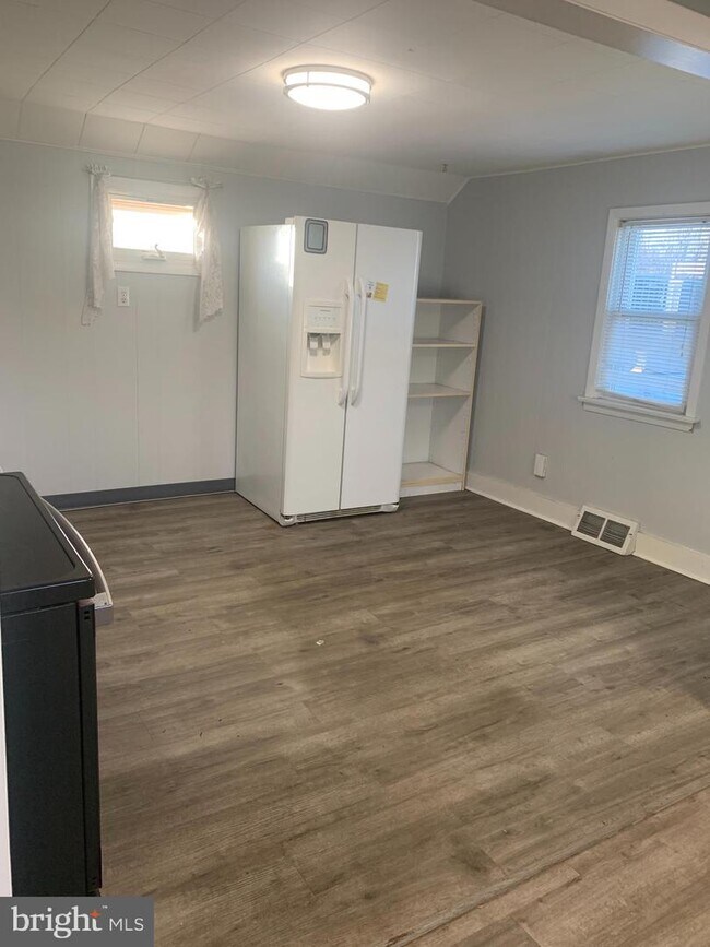 Building Photo - 821 N Bethlehem Pike