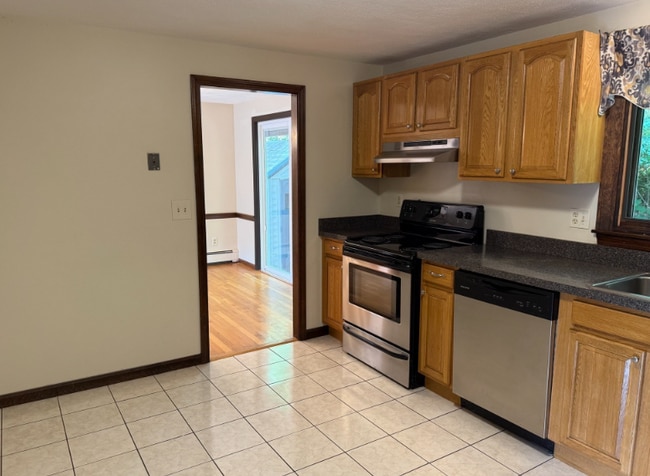 Building Photo - 17 Circle Rd