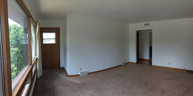 Living Room - 136 W Armour Ave