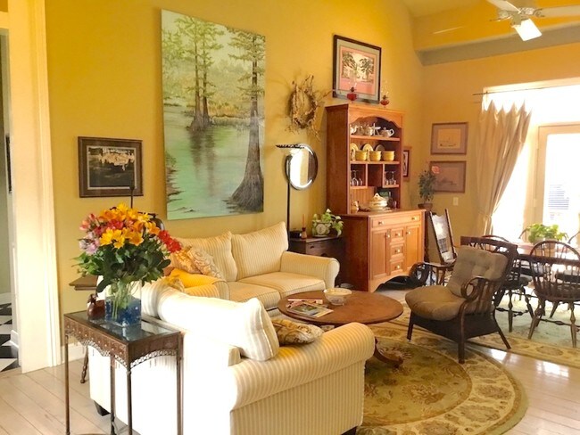 Sala de estar - 1632 Seventh St