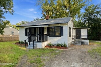 Building Photo - 920 George Cir