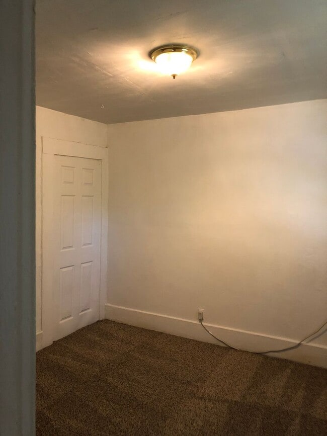 Building Photo - Orient Street