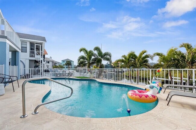 Foto del edificio - Waterfront Living in a 4-Bed, 3-Bath Oasis...