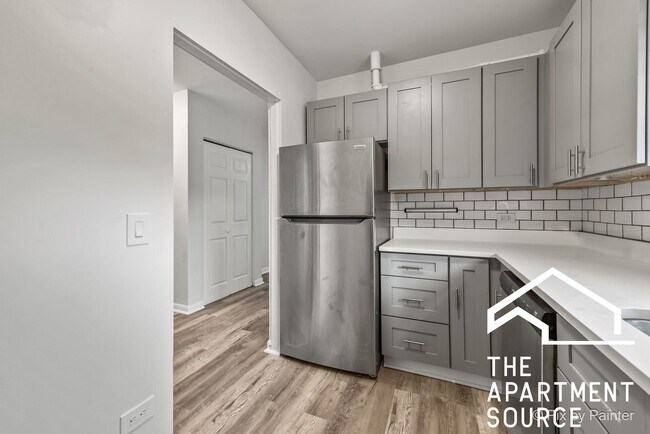 Foto del edificio - 7319 N Rogers Ave