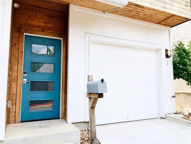 Foto del edificio - 3007 E 12th St