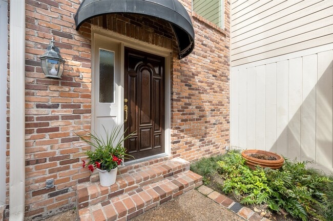 Building Photo - 5850 Valley Forge Dr