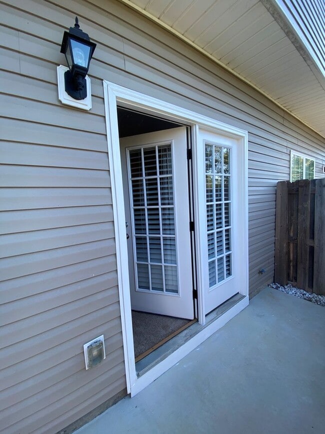 Building Photo - 2075 Reserve Ln