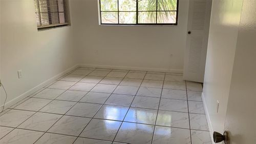 Foto del edificio - 20760 NE 4th Ct