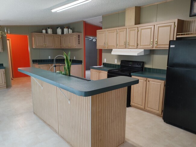 Foto del edificio - 141 Hickory Nut Dr