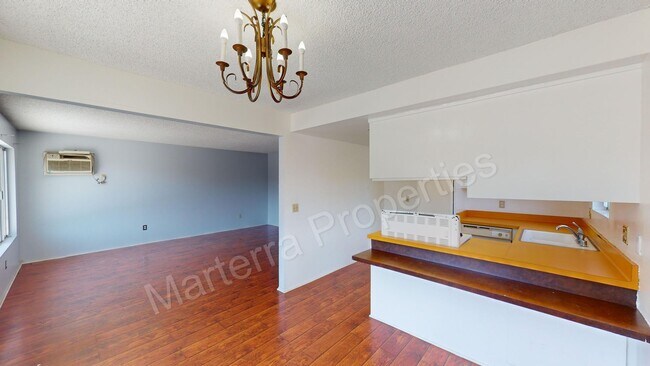 Foto del edificio - 2314 E Ball Rd