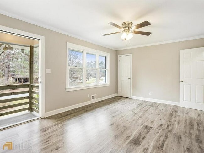 Building Photo - 1008 Woodward Cir SW