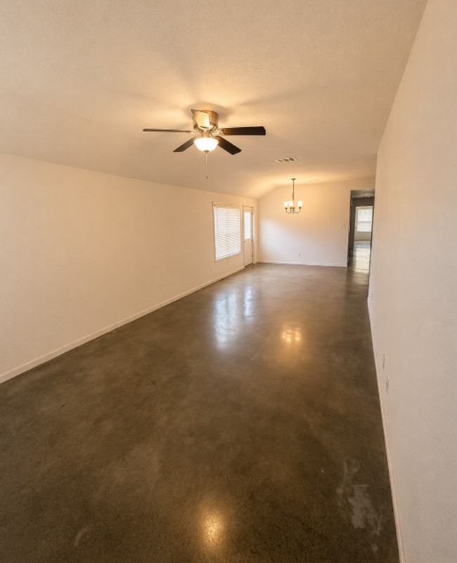 Building Photo - AVAILABLE NOW; APPLY ON OUR WEBSITE TODAY!!!- 1 MONTH FREE