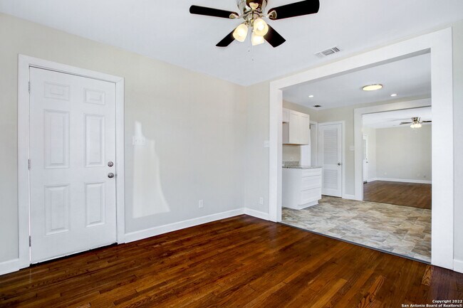 Foto del edificio - 158 E Lambert St