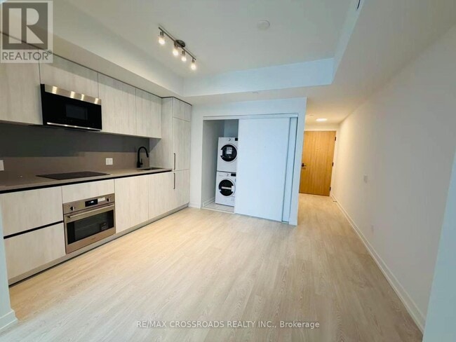 Building Photo - 35 Parliament St