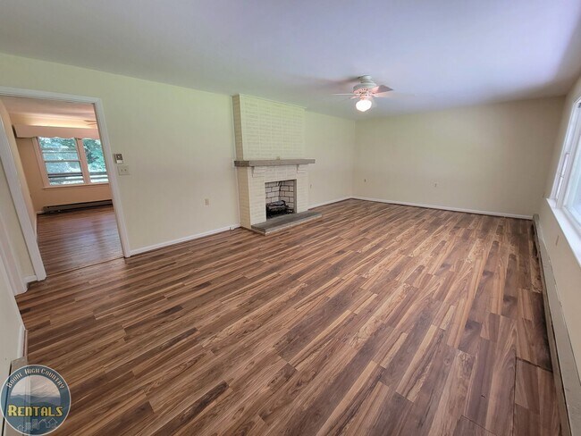 Building Photo - Spacious House Located off the 105 Bypass