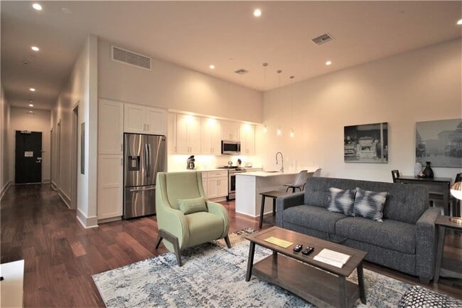 Open Kitchen and Living Area! - 820 Union St